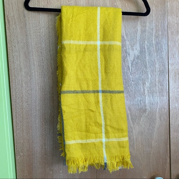 Old Navy Women’s Plaid Warm Winter Blanket Scarf - Picture 1 of 2